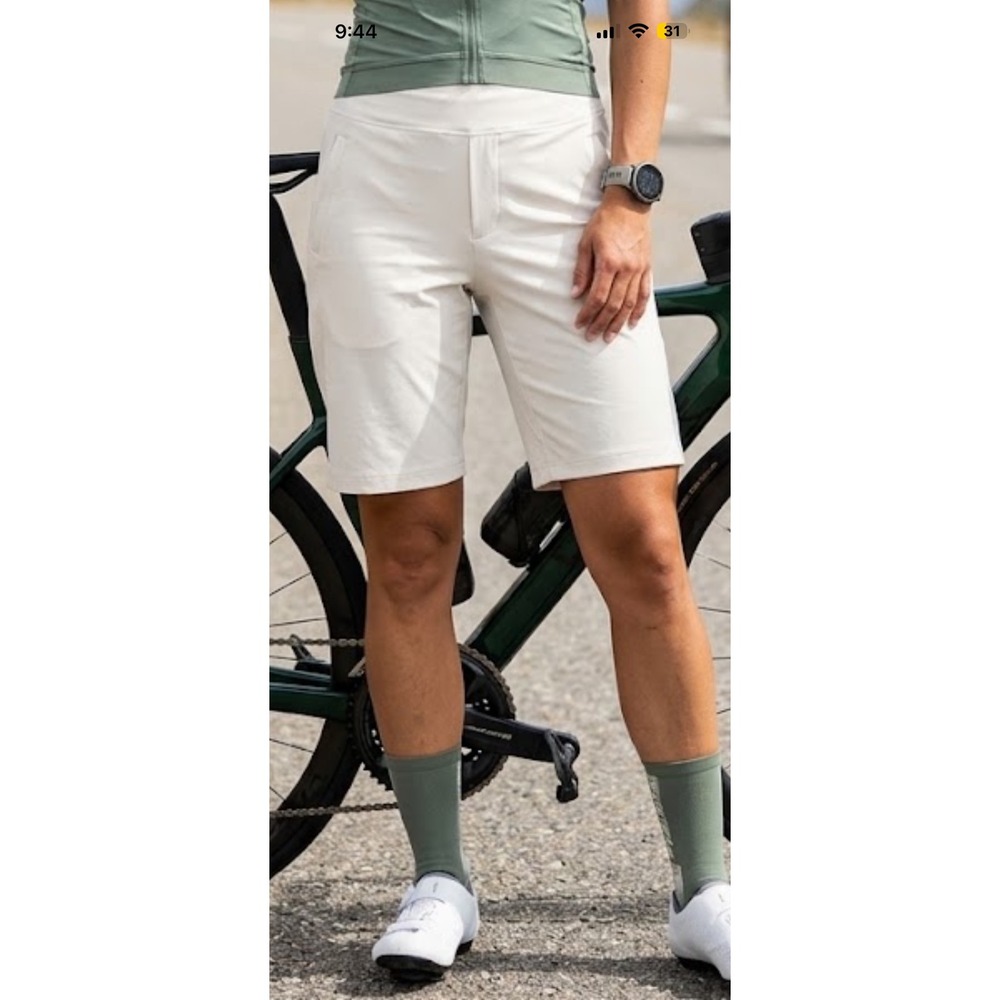 Santiny Womens Cream Athletic Workout Shorts Size M Pockets High Waisted Yoga
